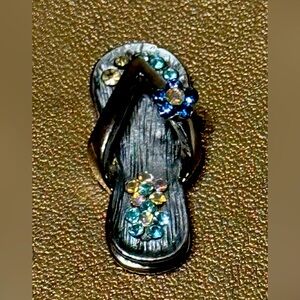 Sandals for your neck charm with crystals